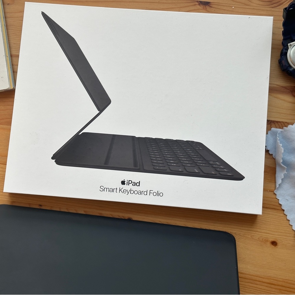 Apple Smart keyboard folio for iPad pro 12.9